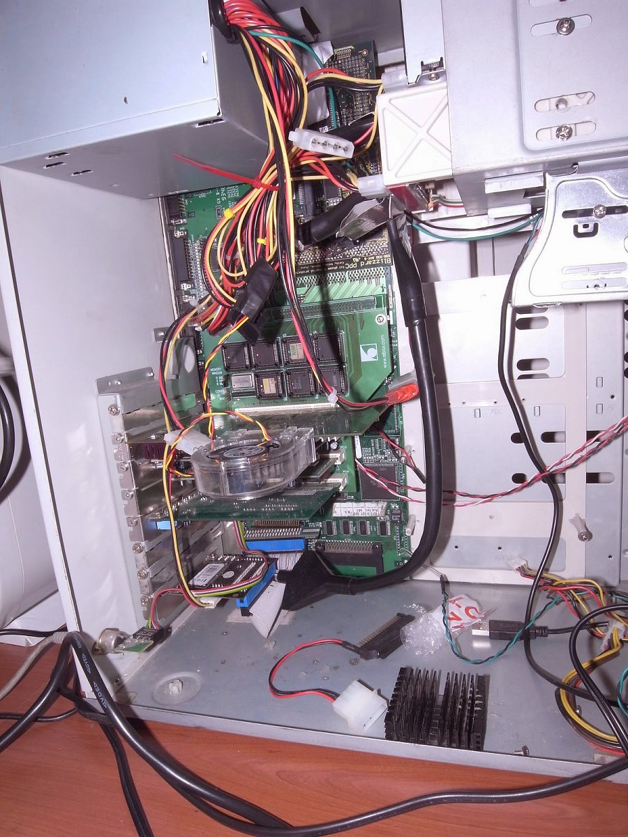 Základní deska A4000.