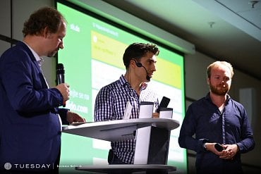 Petr Šmíd (uprostřed) a Tomáš Böhm (vpravo) zodpovídají dotazy z publika na MIF 2018; moderuje David Slížek (vlevo)
