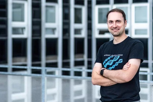 Daniel Růžek byl za svoji vědeckou práci již několikrát oceněn.