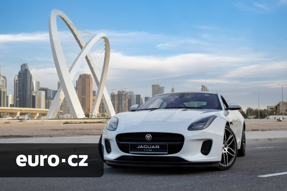 Zastavená výroba a pokles prodejů o 98 procent. Automobilku Jaguar trápí závažné problémy, vysmívá se jí i Trump