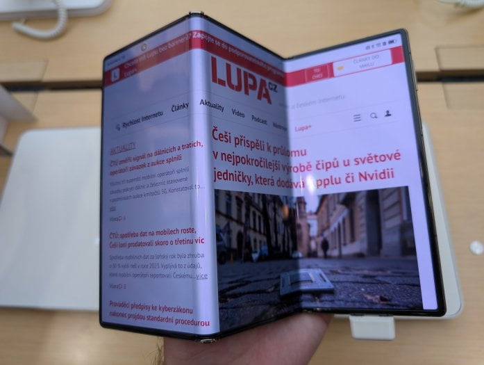 Chytrý telefon Huawei Mate XT Ultimate