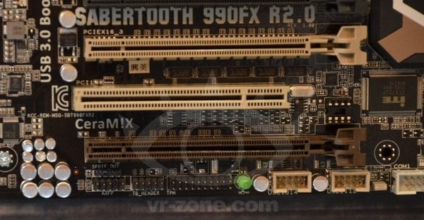 Revidovaná Asus Sabertooth 990FX (Zdroj: VR-Zone)