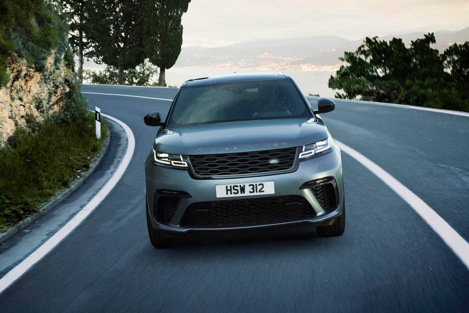 2019-02-Range-Rover-Velar-V8_05.jpg