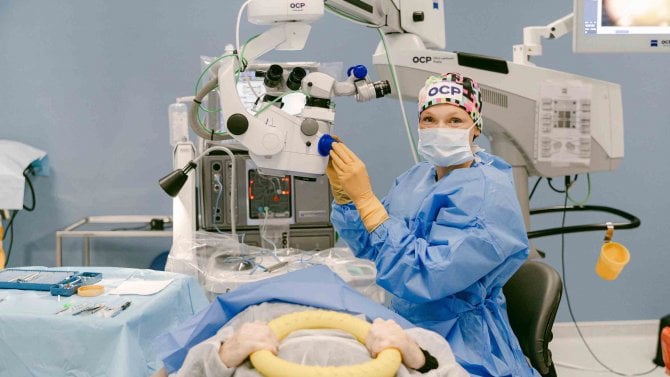 Oční chirurgyně Andrea Janeková