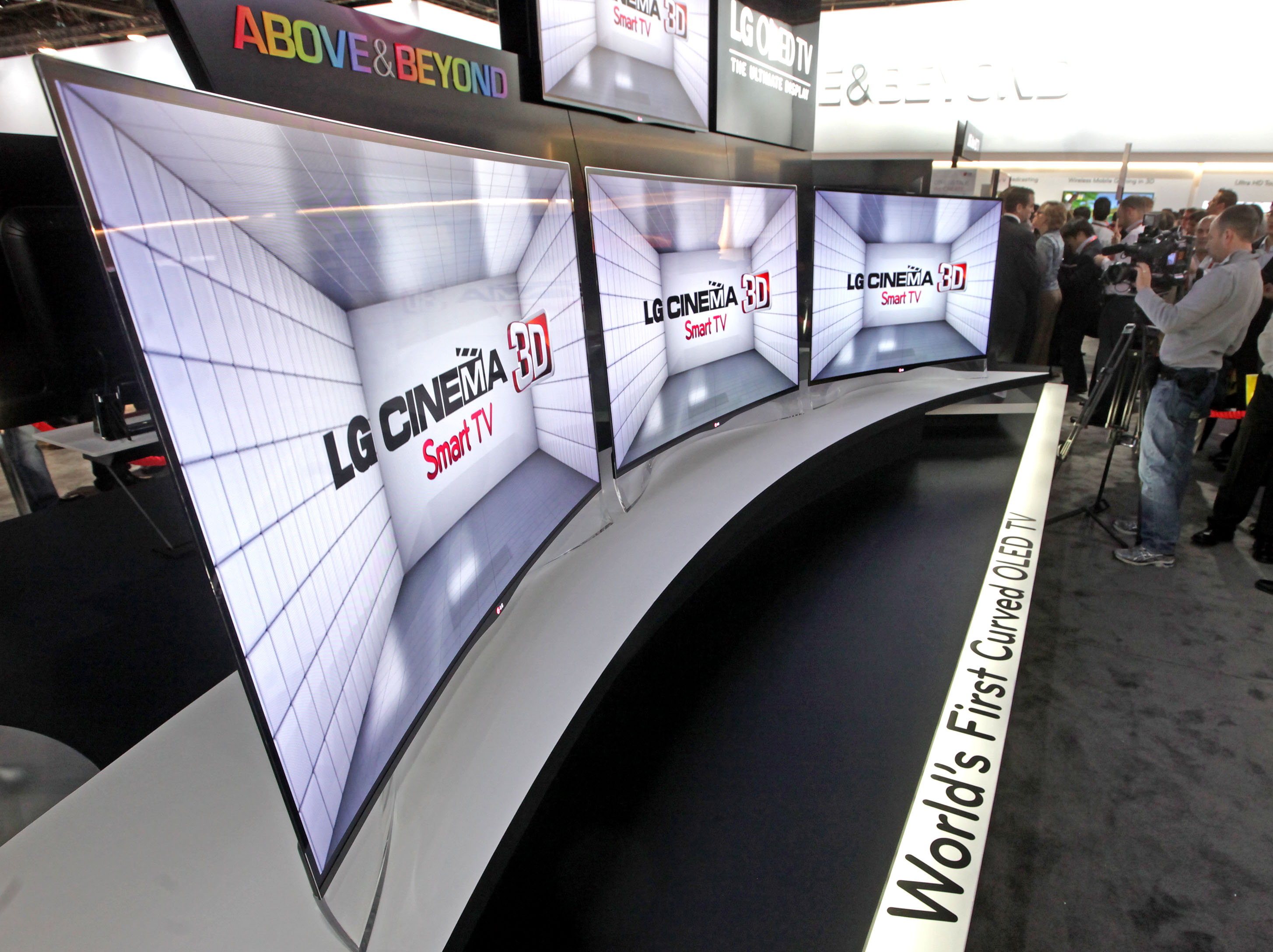 OLED televizory společnosti LG Electronics se zakřivenou obrazovkou.