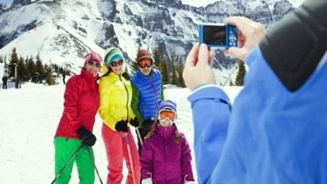 Náhledový obrázek - Více než třetina Čechů vyžaduje k lyžařským zájezdům wellness služby