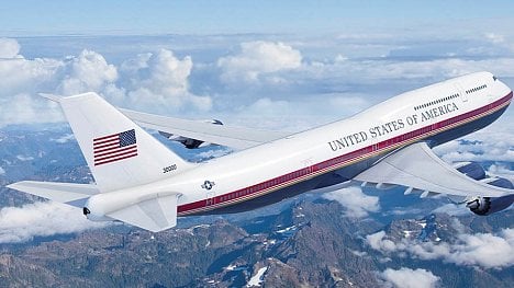 Náhledový obrázek - Nové Air Force One má další problém. Trumpův nátěr na něm nebude, údajně by příliš zahříval některé komponenty