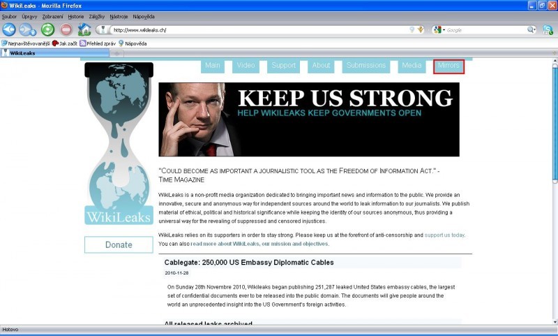 Po klepnutí na odkaz Mirrors se zobrazí internetová stránka s aktuálními adresami, přes něž jsou Wikileaks dostupné. V současnosti existuje přes tisíc kopií této stránky