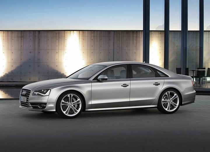 Audi S8