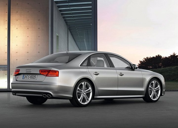 Audi S8