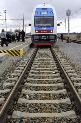 2016-01-elektrickc3a9-vlaky-c5a1koda-transportation-pro-fotbalov