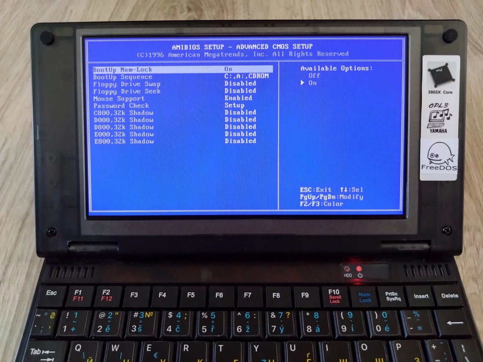 Nabootovaný Pocket 386 a BIOS