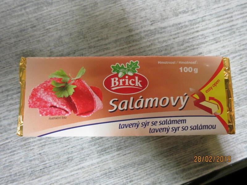 Nejakostní potraviny - tavené sýry Brick. Výrobky měly nižší obsah tuku v sušině, než bylo uvedeno na obale.