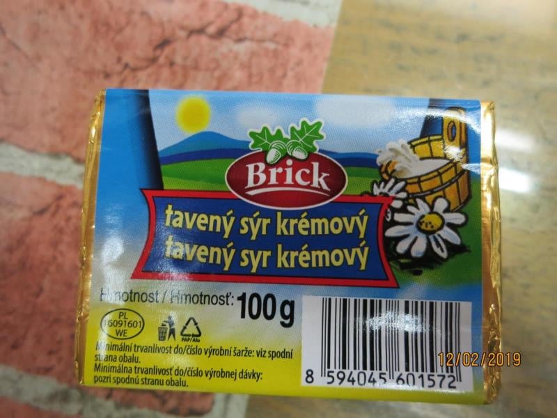 Nejakostní potraviny - tavené sýry Brick. Výrobky měly nižší obsah tuku v sušině, než bylo uvedeno na obale.