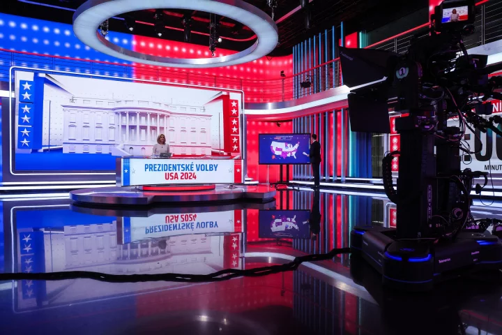 Studio CNN Prima News pro kontinuální vysílání o amerických volbách