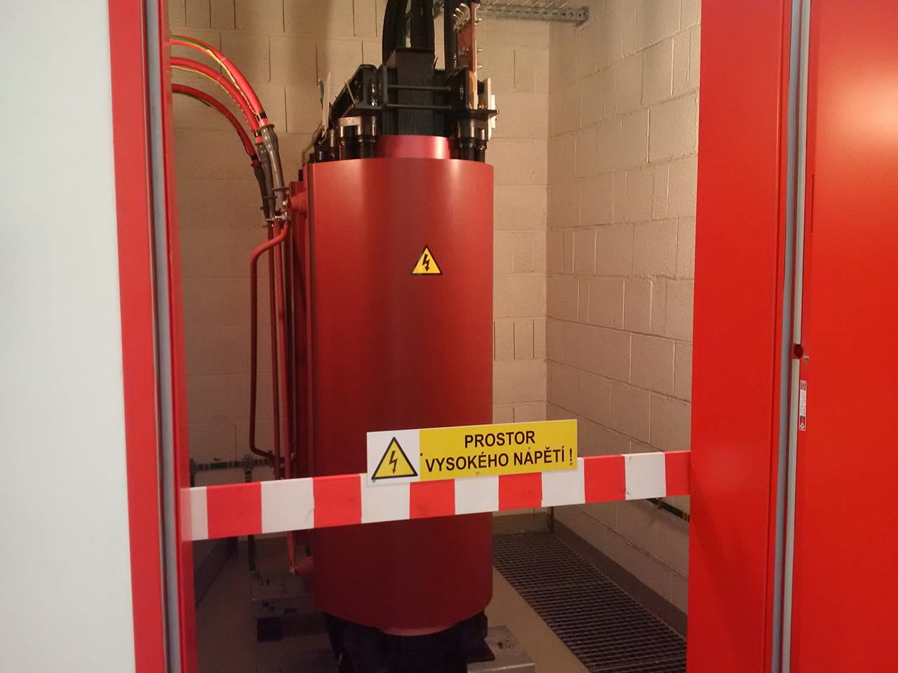 Každý menší sál má vlastní systém hašení.