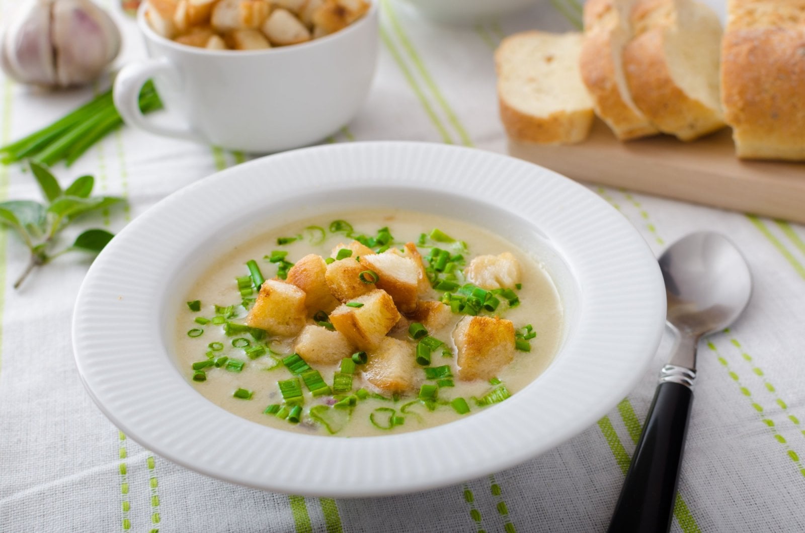 Autor: Shutterstock.com Francouzská česneková polévka recept