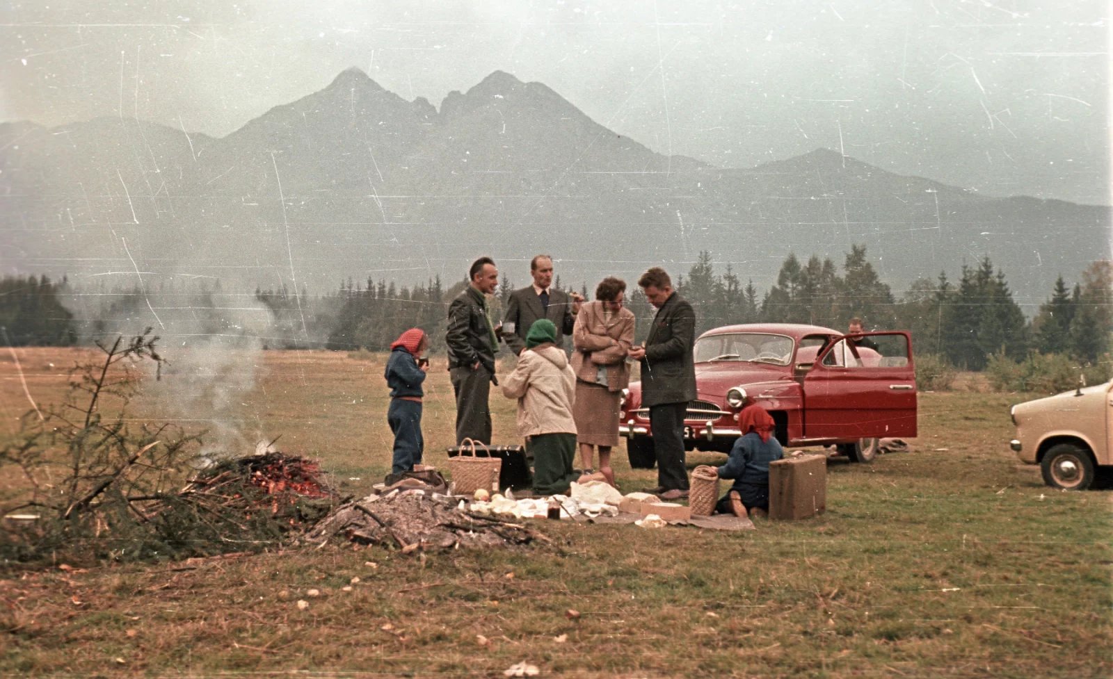 Na výletě v Tatrách. Tatranská Lomnice, 1959.