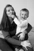 Šestatřicetiletá Jana Zámečníková, maminka Adama. „Doba v průběhu léčby i nějaký čas po ní byly hodně těžké, často jsem podléhala špatné náladě, ptala jsem se sama sebe, proč se mi to stalo, ale můj partner, nyní už manžel, byl úplně skvělý. Měla jsem velikou oporu i v mých rodičích,“ říká Jana Zámečníková v kampani projektu Bellis s názvem Maminkou navzdory rakovině prsu.