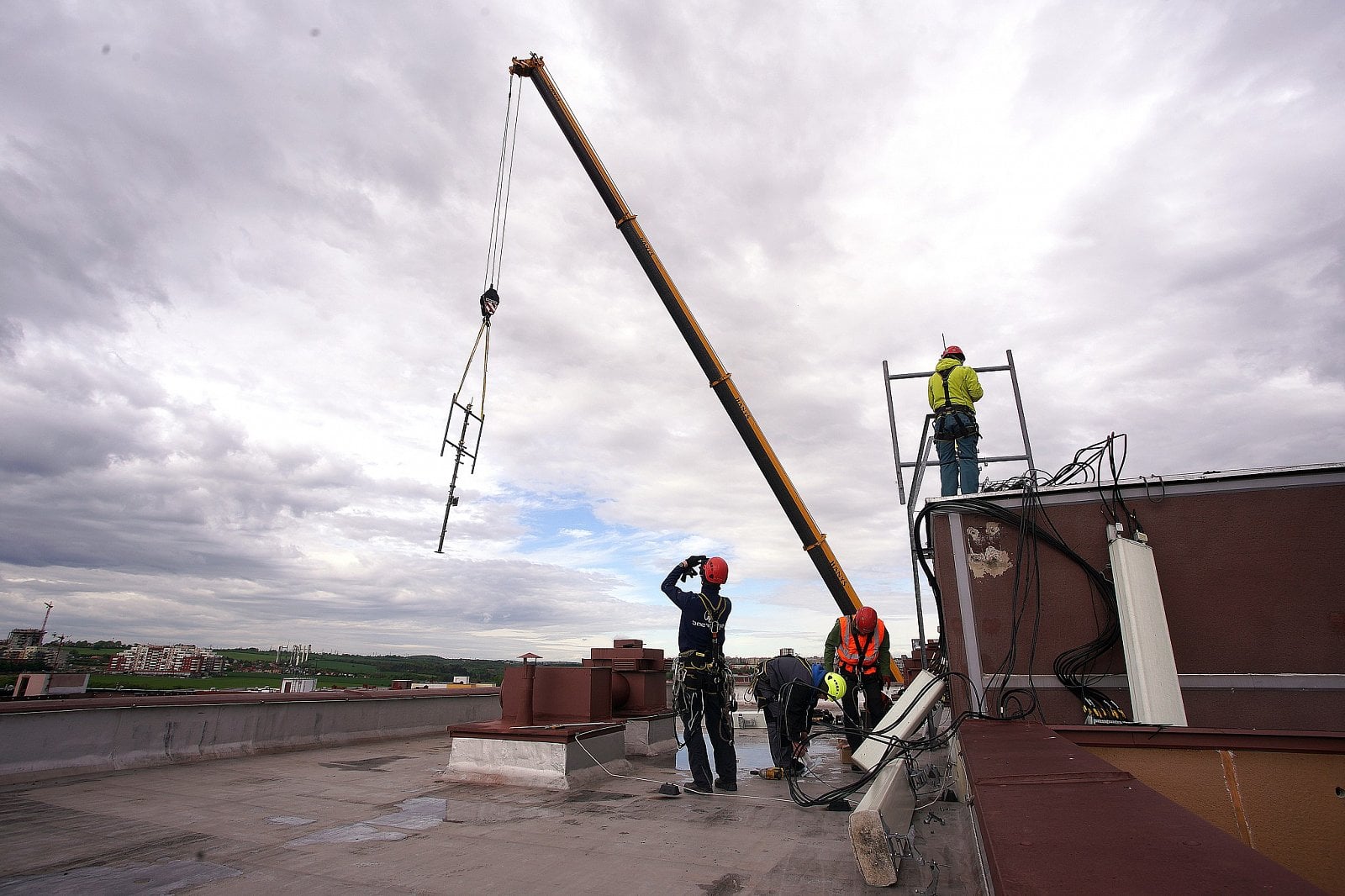 Výměna mobilního vysílače O2 a CETINu