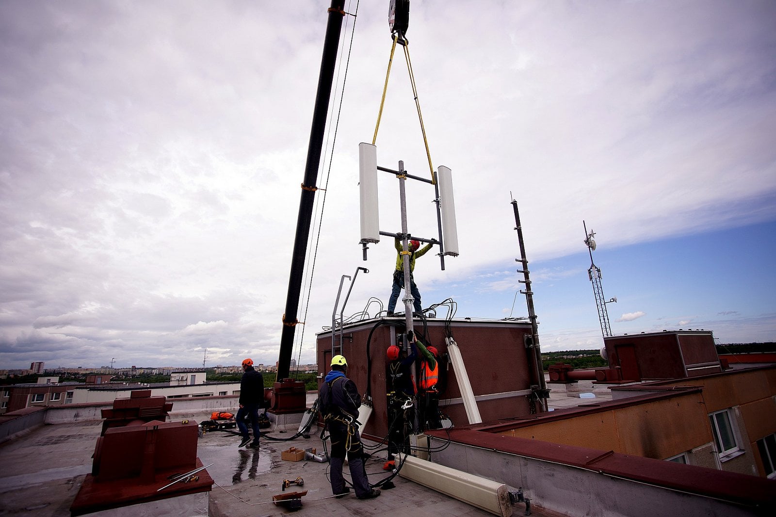 Výměna mobilního vysílače O2 a CETINu