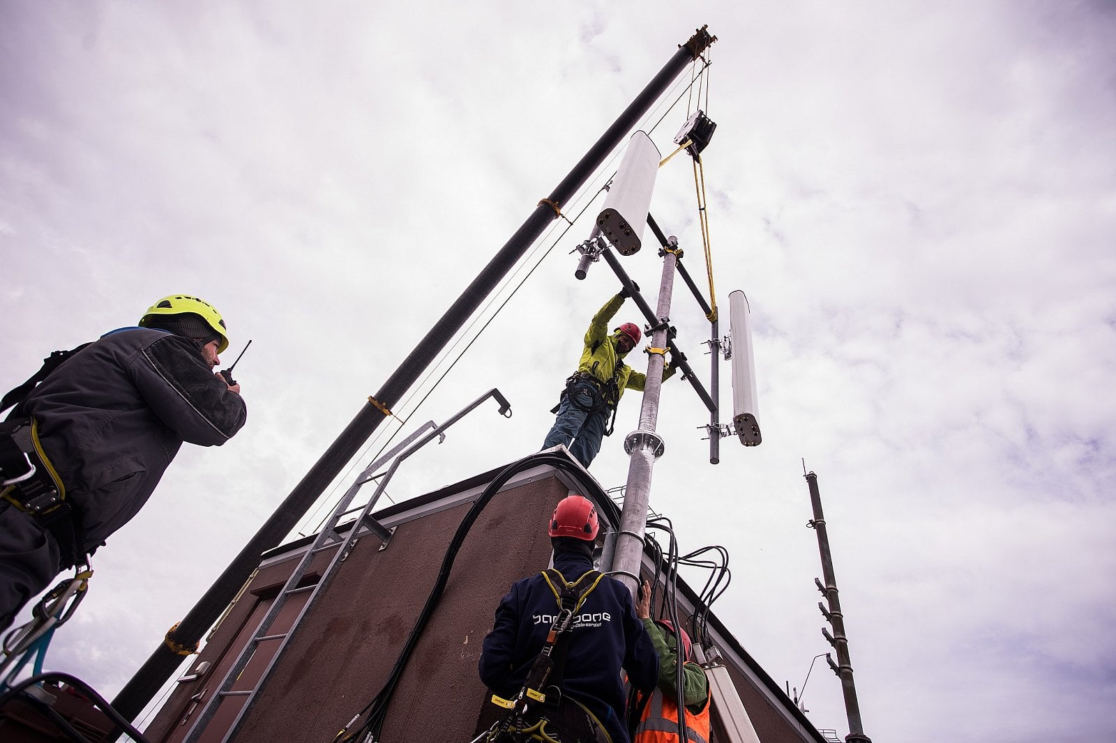 Výměna mobilního vysílače O2 a CETINu