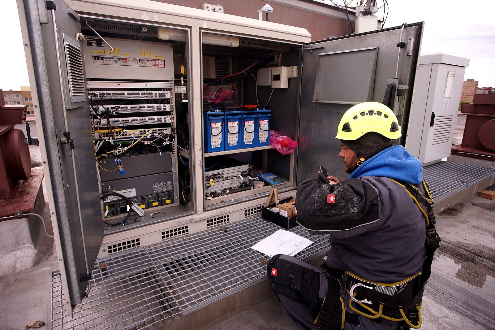 Výměna mobilního vysílače O2 a CETINu