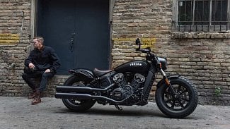 Náhledový obrázek - Indian Scout Bobber naskakuje na módní vlnu očesaných cruiserů