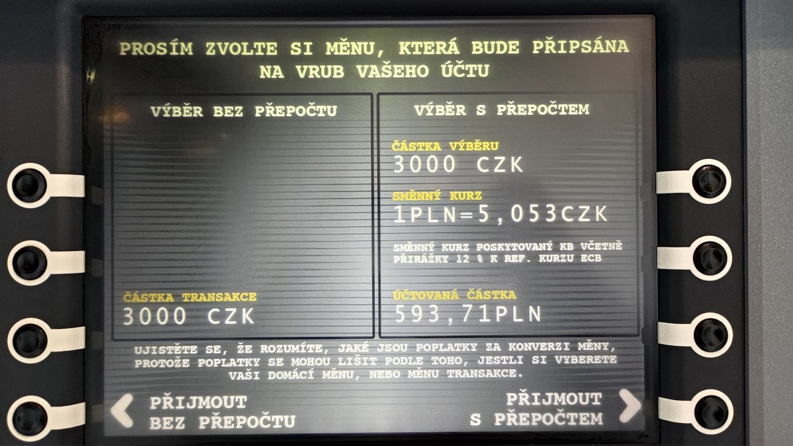 Komerční banka. Bankomat nabízí DCC pro platební kartu vedenou v PLN. (05/2021)