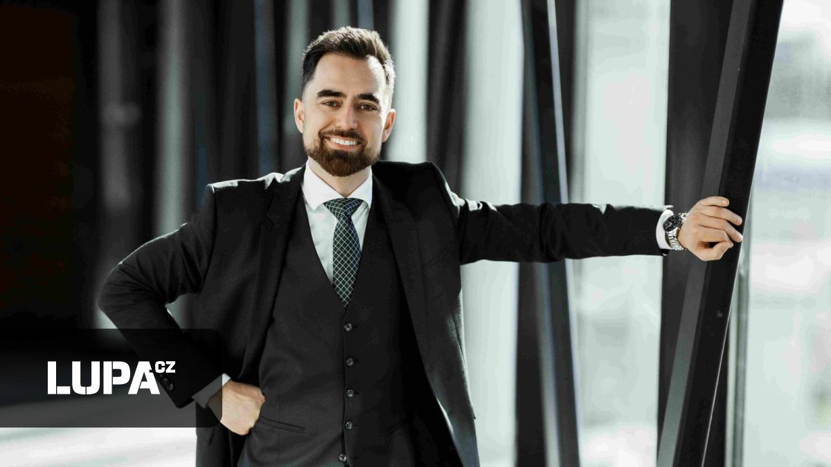 Pomohl zkrotit regulaci AI v Bruselu, teď chce pro ČR získal gigafactory. ČRA angažovaly bývalého vládního AI zmocněnce