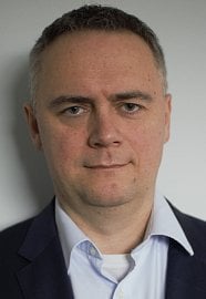 Martin Vlček má mnohaleté zkušenosti z právní oblasti. Působil na několika vedoucích pozicích v českých i evropských bankách.
