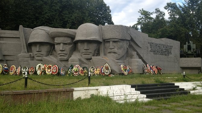Pomník obráncům Elchotovské brány. Echotov, Severní Osetie-Alanie, Rusko. (21. 7. 2013)