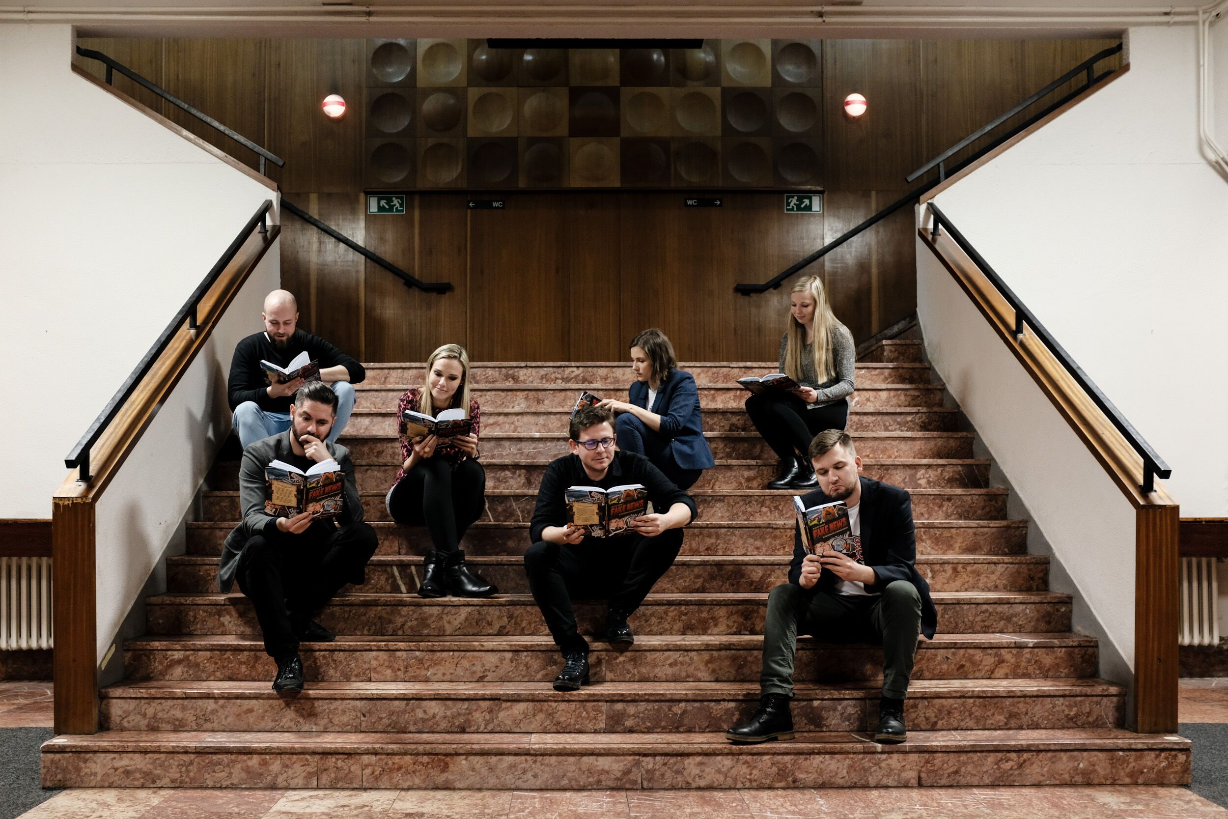 Autoři knihy o fake news.