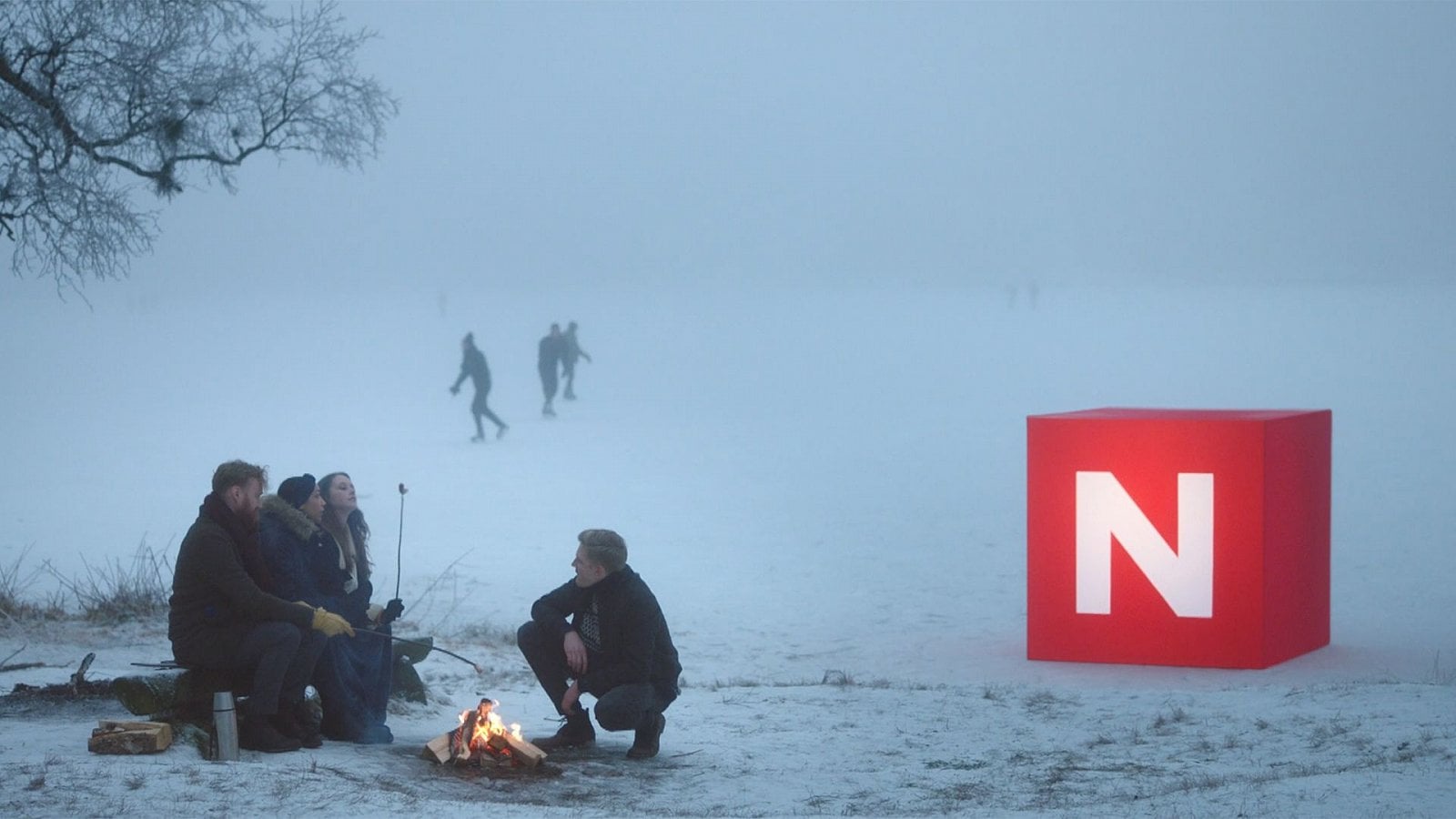 V Norsku si služby Red Bee Media objednala komerční stanice TV Norge. Orientuje se hlavně na zábavu. Agentura dostala za úkol osvěžit známé logo této televize. Kreativci ho předělali do podoby 3D krychle, která je vždycky poblíž obyčejným Norům. Tráví s nimi čas u táboráku, lyžuje s nimi na svahu, leze po horách, dokonce i na fotbal zajde. S 3D zalomením si pak pohrává i typografie upoutávek.