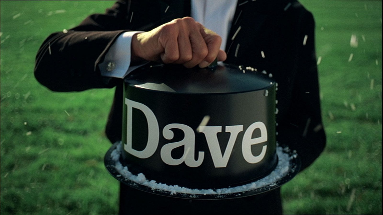 Agentura Red Bee Media není jenom kreativní studio, které by vytvářelo grafiku pro vysílání. Klientům pomáhá i se strategickým nastavením jejich stanic. Vymyslela třeba, jak předělat málo úspěšný archivní kanál UK Gold na stanici pro muže. Přišla s názvem Dave, nabídla, na jakého diváka zaměřit program – a stanice teď průměrně dosahuje 3% sledovanosti, přičemž nejúspěšnější je u mužů ve věku 16–34 let.