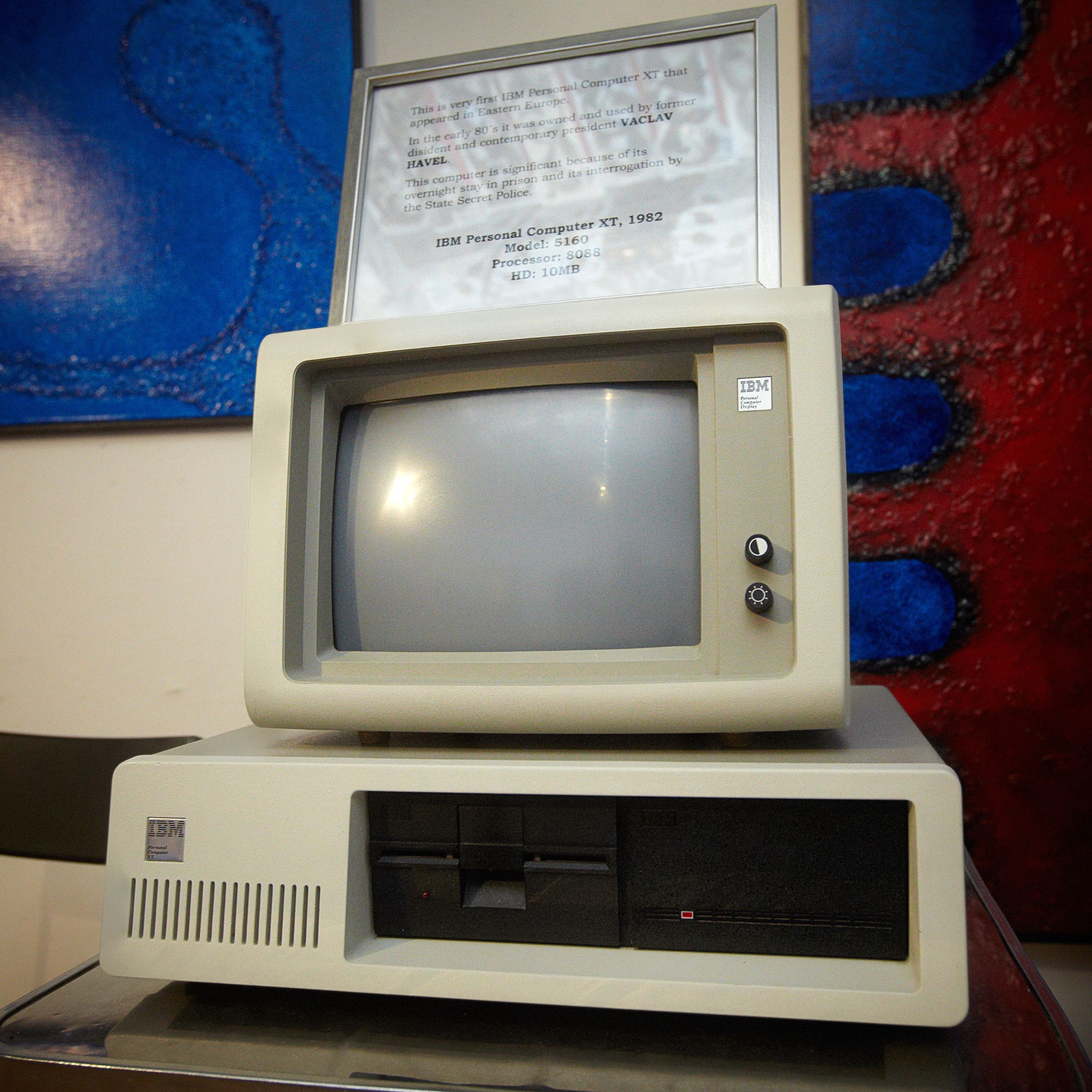 IBM XT 5160, který na konci osmdesátých let minulého století používal Václav Havel.