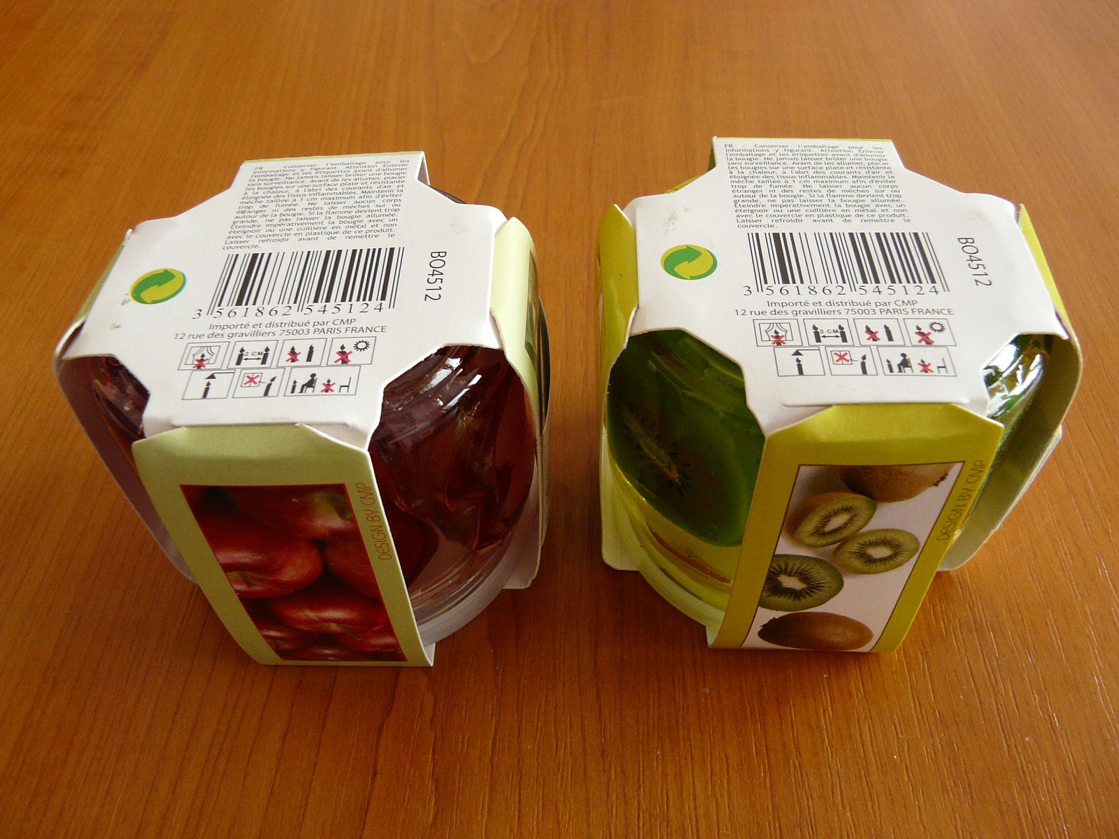 Gelové svíčky BOUGIE fruiteé  Kiwi a Jablko Dle informace na obale vyrobeno v Číně Dovozce CMP 12 rue Des Gravilliers 75003 Paris France EAN 3561862 5451 24 při zkoušce hořela nepravidelným plamenem, silně kouřila a cca po dvou minutách celá vzplála a sklo prasklo