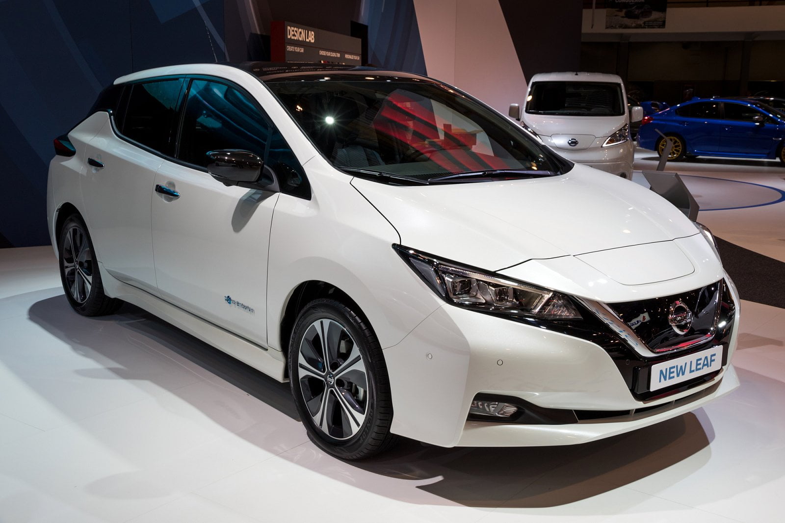 Klasika mezi elektromobily má od loňského roku nový design i vylepšený dojezd. Nově je to až 389 kilometrů (městský provoz) a 270 kilometrů (kombinovaný provoz). Cena začíná na 926 tisících korunách.