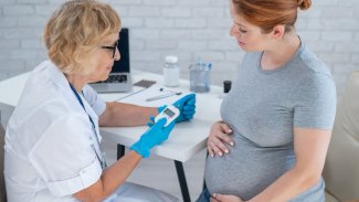 Náhledový obrázek - Těhotenská cukrovka se týká celosvětově až 14 procent žen. Někdy je nutná aplikace inzulinu