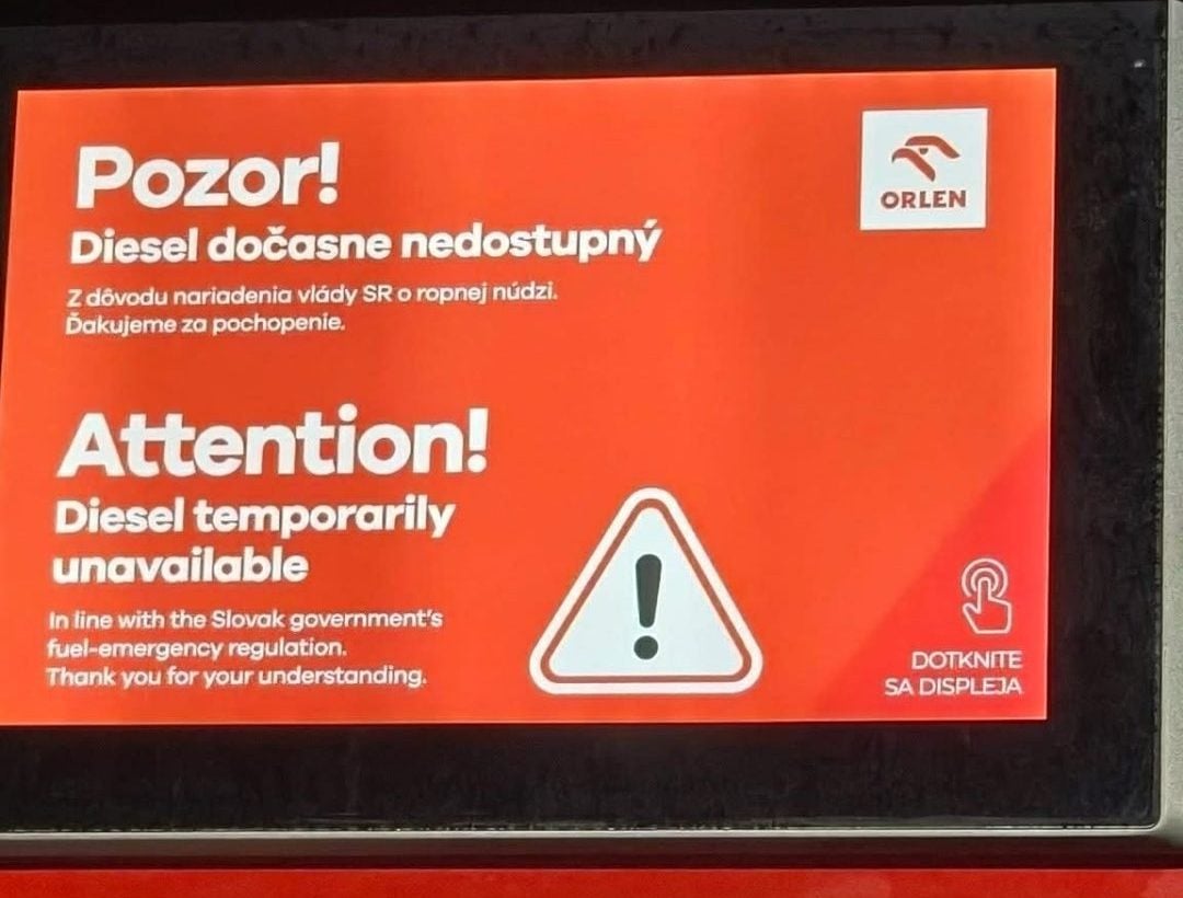 Cedule ze slovenské čerpací stanice