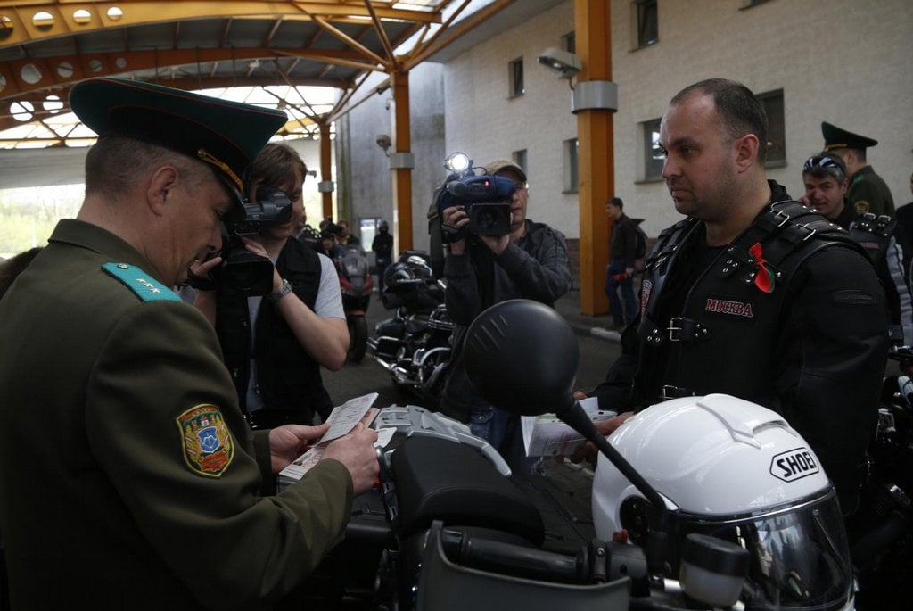 2016-05-noc48dnc3ad-vlci-se-pokouc5a1ejc3ad-vstoupit-do-polska-2