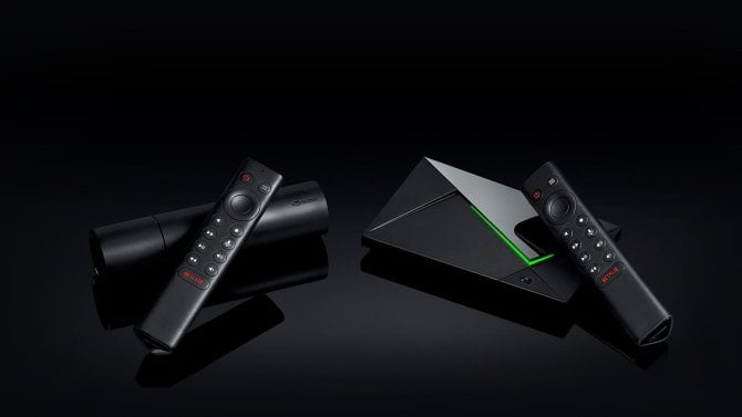 Nvidia Shield TV (vlevo) a Shield TV Pro (vpravo)