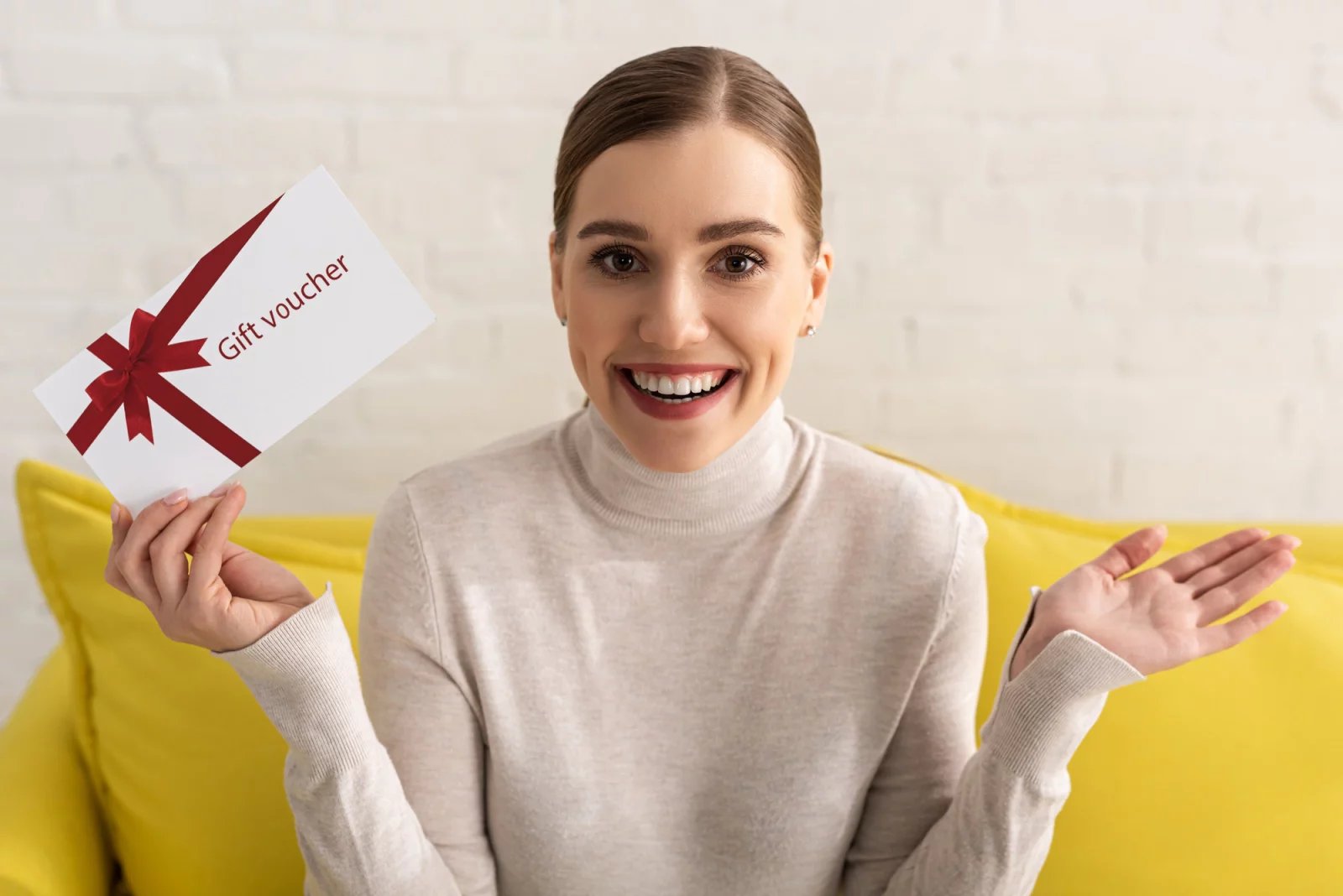 Překvapivě až 6 procent lidí nebylo potěšeno, když pod stromečkem našli obálku s hotovostí. Na druhou stranu každý třetí Čech by letos rád dostal voucher na zážitek.