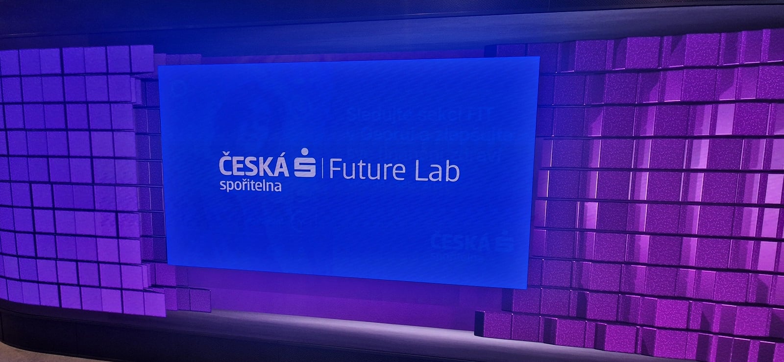 Česká spořitelna Future Lab_LED obrazovka