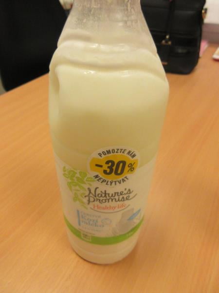 Nebezpečné potraviny - Albert, Třinec, Čerstvé kozí mléko. Mléko bylo zkyslé, byly patrné sraženiny. Chuť byla hořká. Při kontrole nebyly zjištěny nevyhovující teploty skladování tohoto výrobku, výrobek neměl prošlé datum použitelnosti.