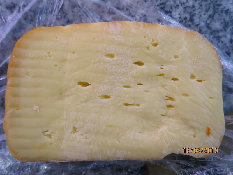 Nebezpečné potraviny - prodejna HUNG LE MANH, Tanvald, GOLDI CIHLA UZENÝ 45%. Na povrchu potraviny se vyskytovala plíseň zelené a bílé barvy. Potravina byla odebrána z načatého balení. Při kontrole nebyly zjištěny nevyhovující teploty skladování tohoto výrobku. Výrobek neměl prošlé datum minimální trvanlivosti.