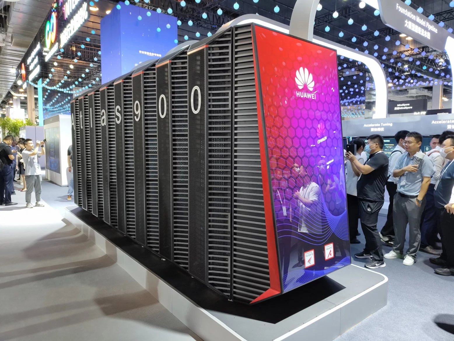 Servery čínských výrobců s čipy od Huawei