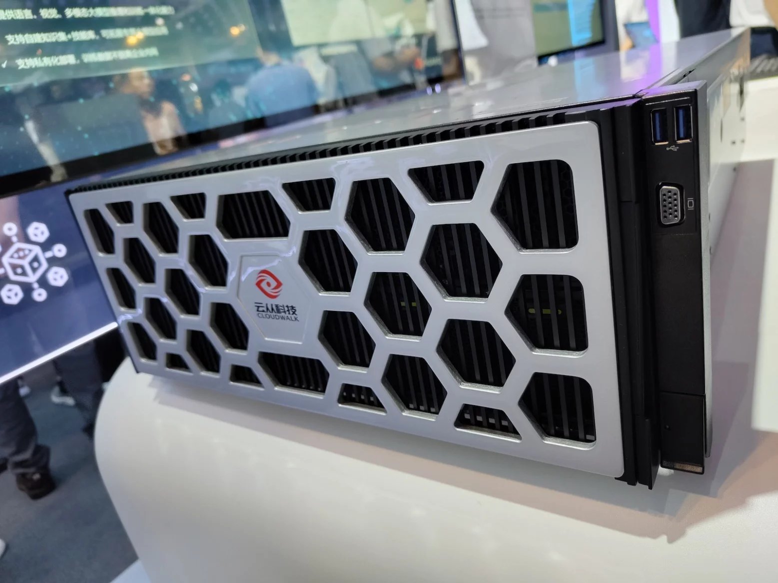 Servery čínských výrobců s čipy od Huawei