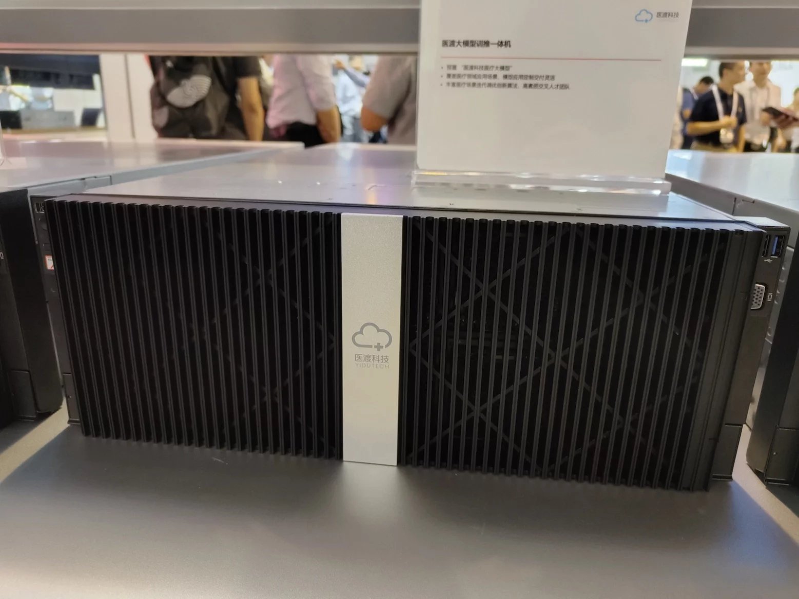 Servery čínských výrobců s čipy od Huawei