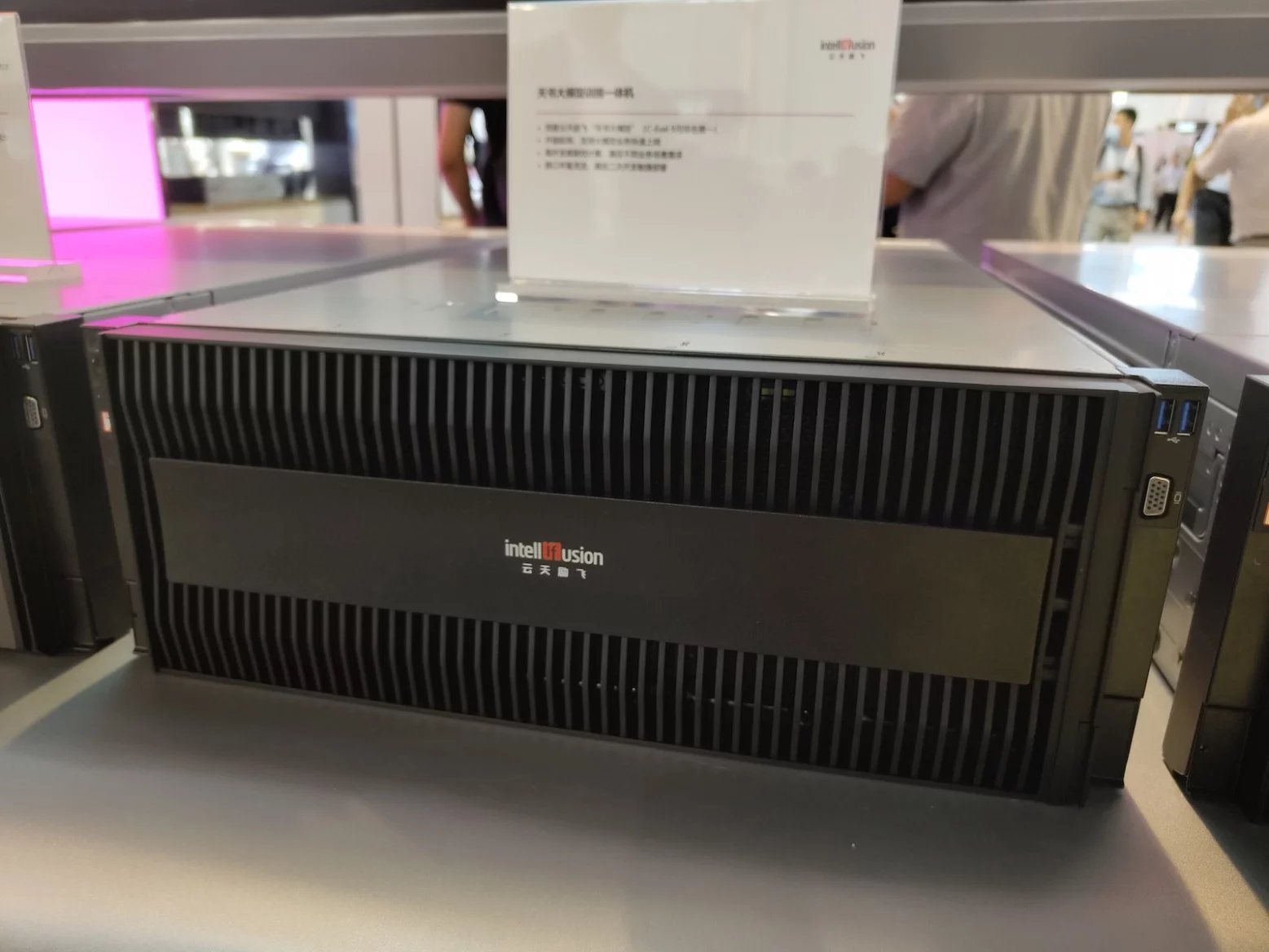 Servery čínských výrobců s čipy od Huawei